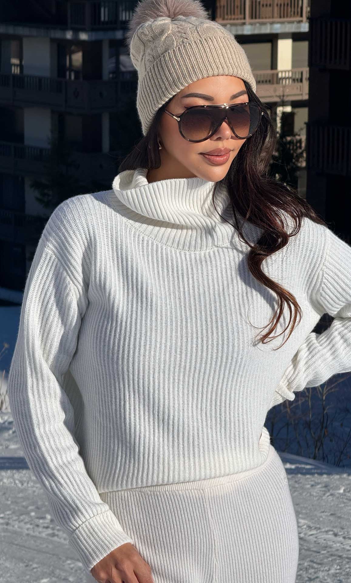 Tessa Cashmere Turtleneck Sweater - Image 13