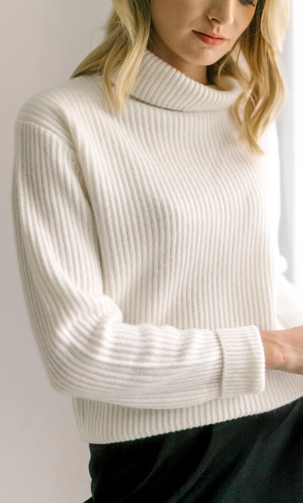 Tessa Cashmere Turtleneck Sweater - Image 16