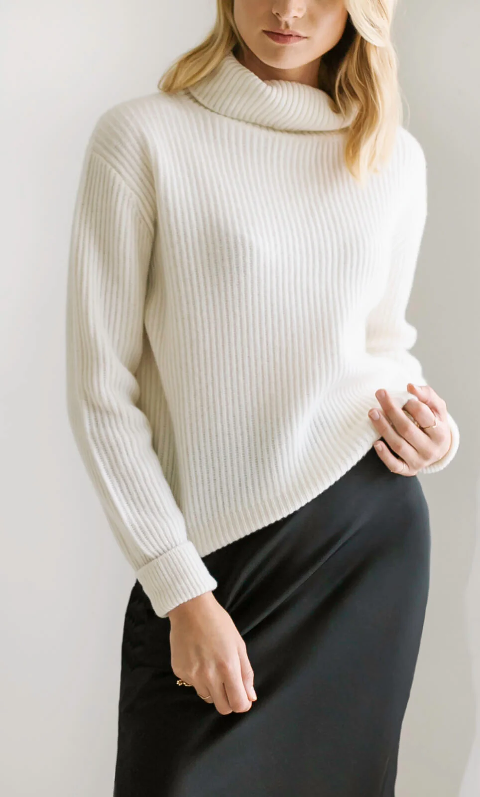 Tessa Cashmere Turtleneck Sweater - Image 18