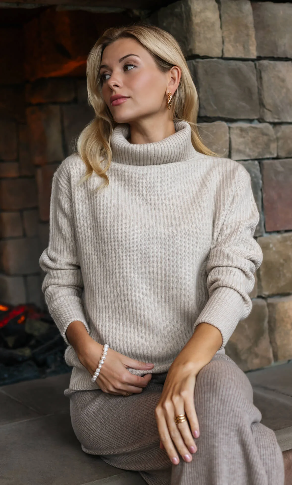 Tessa Cashmere Turtleneck Sweater - Image 3
