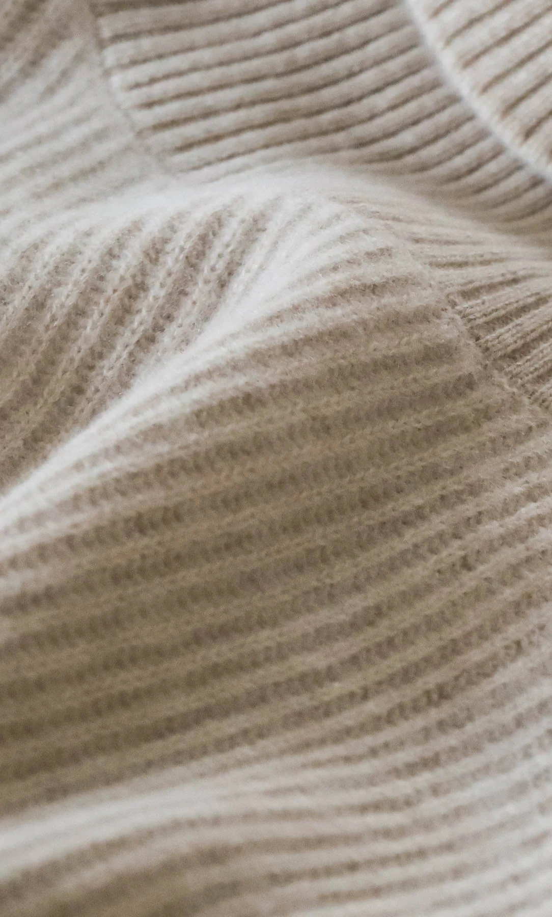 Tessa Cashmere Turtleneck Sweater - Image 7