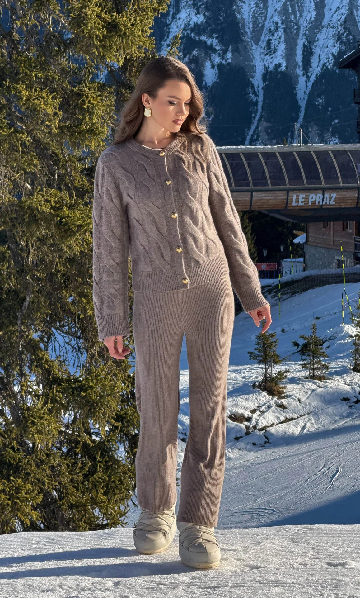 Chamonix Cable Cashmere Cardigan - Image 21