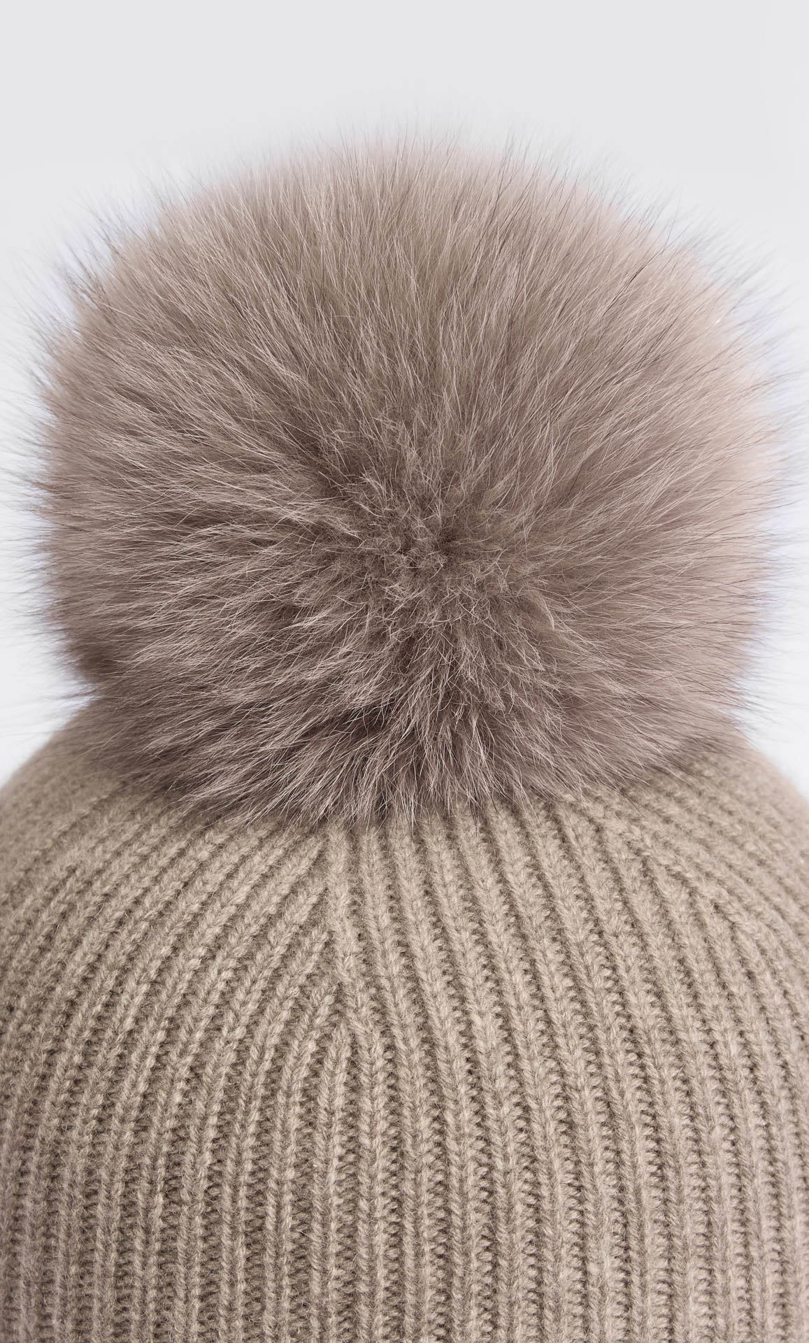 Classica Cashmere Beanie - Image 27