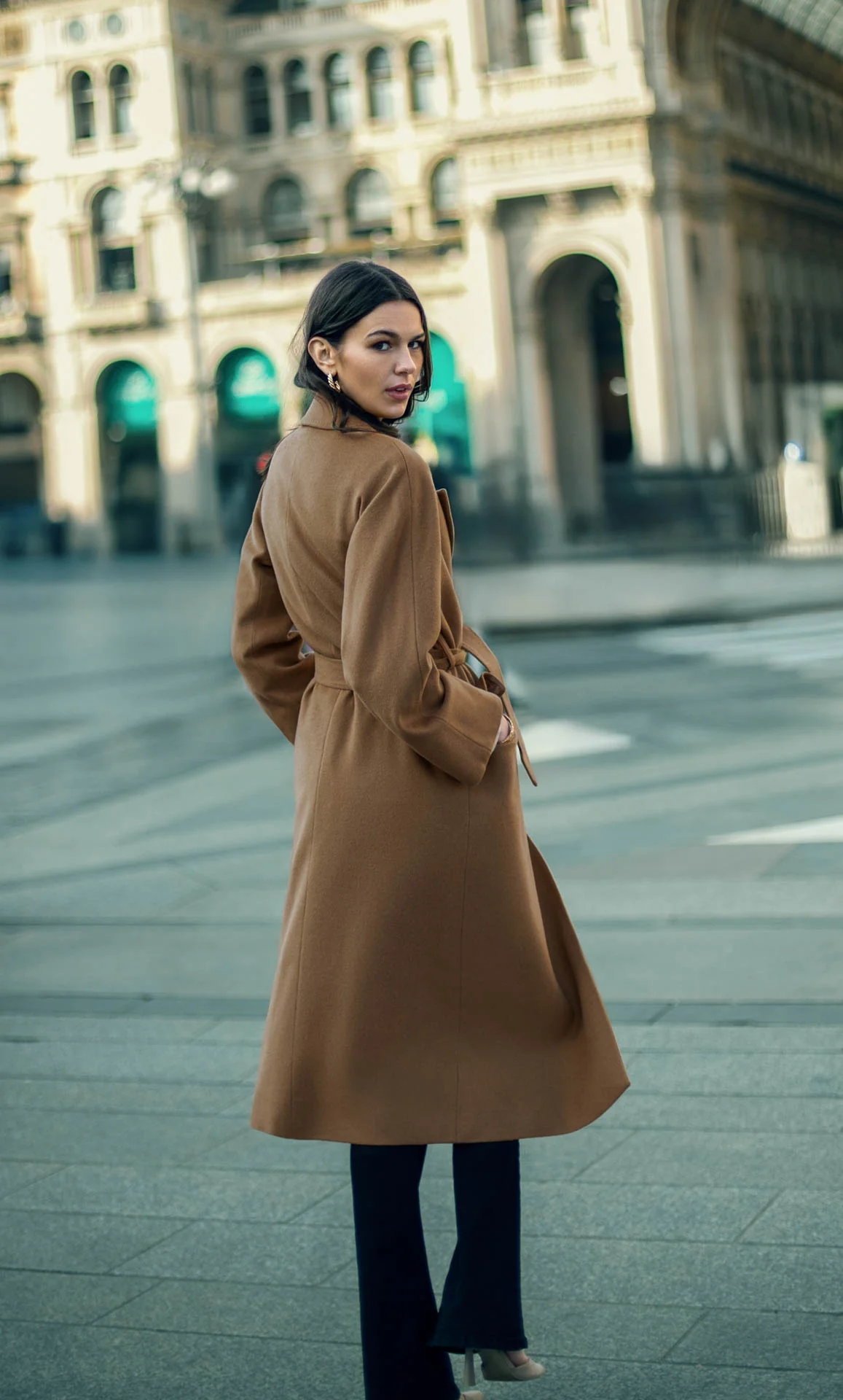 Raphaella Double-Breasted Cashmere Coat - Image 7
